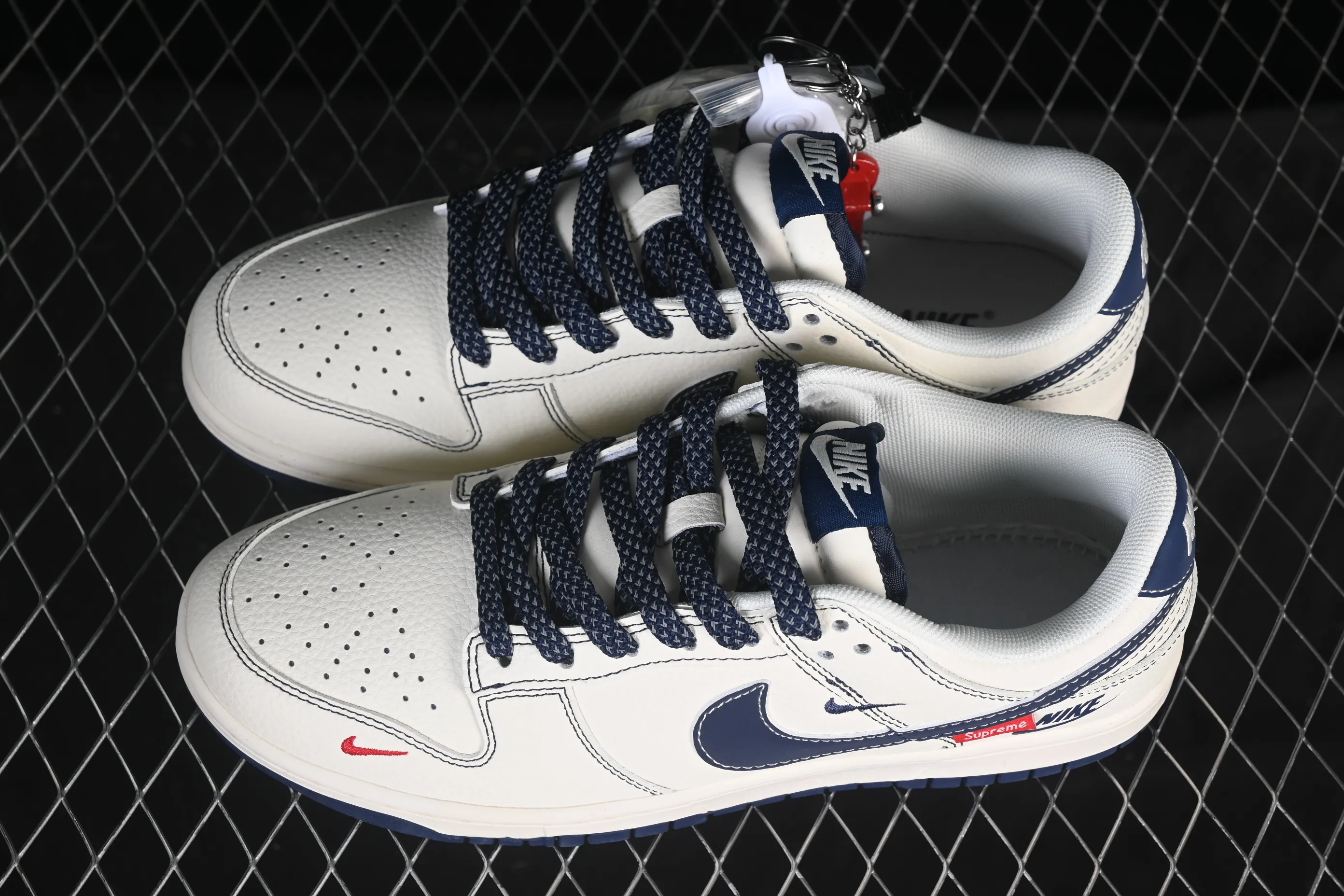 All categories Nk SB Dunk Series Nk SB Dunk Low High-end customized low-top sneakers Nike SB Dunk Low Supreme co-branded beige hook High-end customized low-top casual sneakers HH7518-083